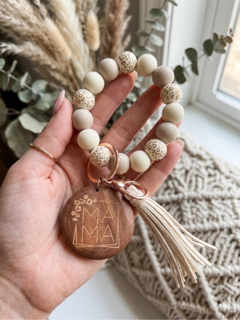 Beaded 'MAMA' Wood & Cream Tassel Keyring